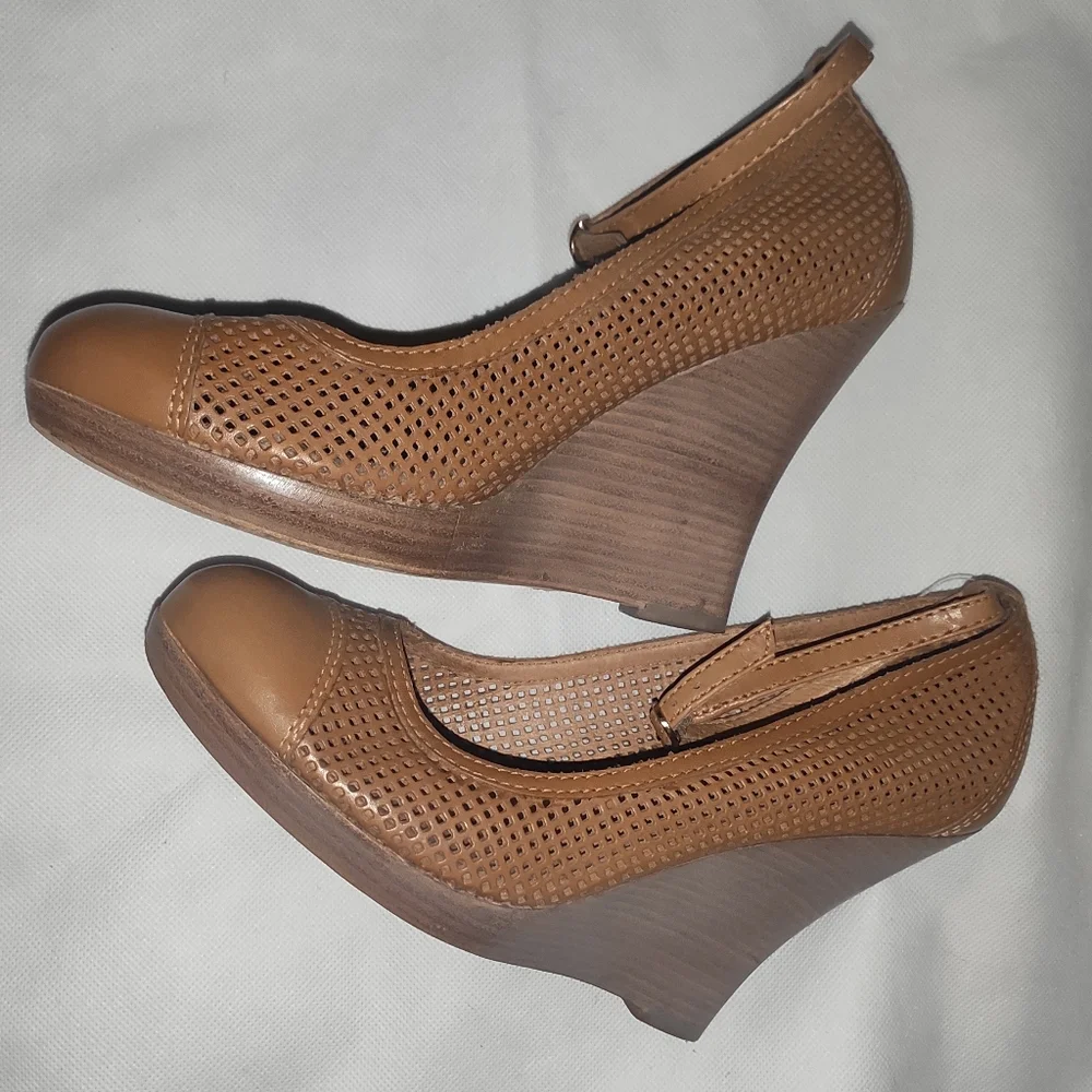 Corso Como Women's Harper Wedge Camel Leather 7.5